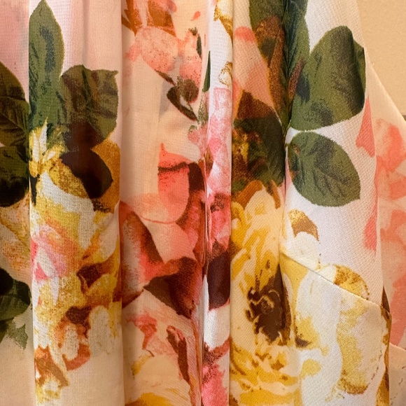 NWT, 70s-style size 16 SLNY knee length halter chiffon dress in creamy florals - Picture 4 of 6